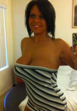homegrownaddict:  Sexy Milf, part VII  Can I help u