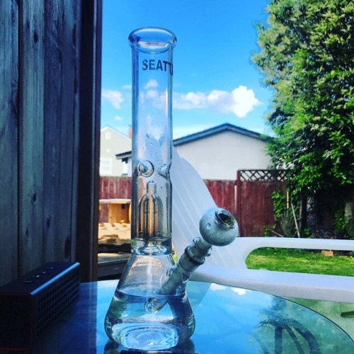 Relaxing after a productive day. #weedstagram #weedporn #weed #glasswork #washingtonweed #pnw #pnwst