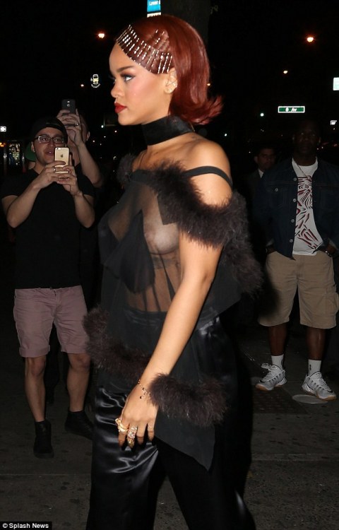 celebgoodies:  Rhianna  http://celebgoodies.tumblr.com