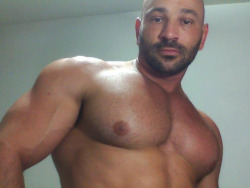 stratisxx:  Arab daddy from grindr fucking