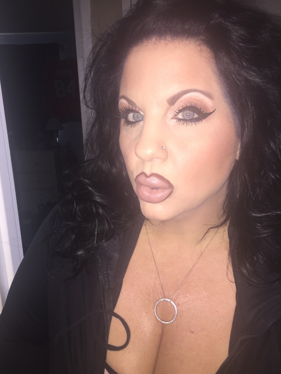 b1mb0fuckd0lls:I feel like so sexy with my bimbo lips can’t wait to get more injections