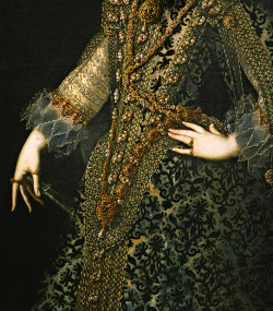jaded-mandarin:  Isabel de Borbón, Reina de España, Primera Esposa de Felipe IV, 1620. Detail. 