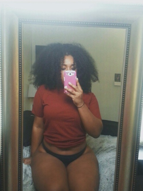 afrikangyal:  f-ntoxicated:  How I spend my mornings  lawd have mercy