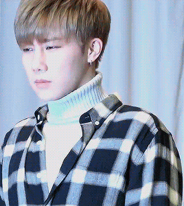 vousmin:  180113 fansign | © giffed with permission