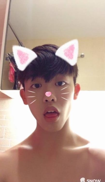 hungrgayboy: koreangay99: aba7777:whiteguyhongkong:hkboygocrazy:HK 18 years old bottom. love his smo