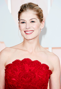 jenslawrence:Rosamund Pike at the 87th Annual Academy Awards at Hollywood &amp; Highland Center in Hollywood, California (February 22, 2015)