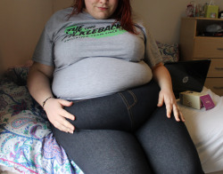 heywewantsomefatty:More fat jeans