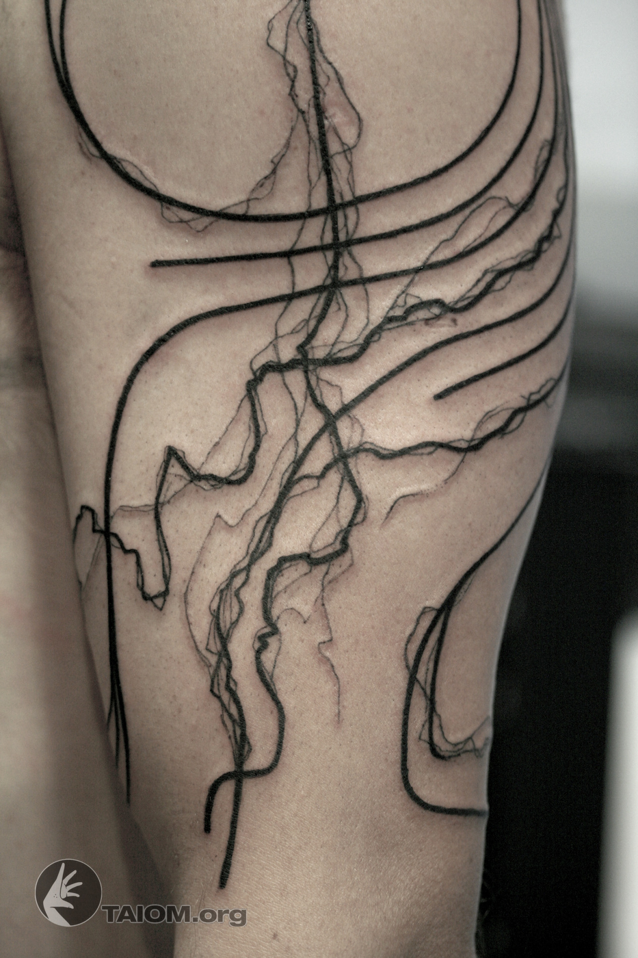 taiomqt:  Abstract lines.at Dublin Ink Tattoo - Dublin, Ireland - 2013
