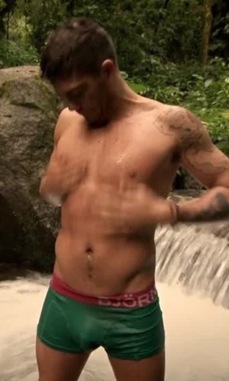 male-and-others-drugs:   Max George showing his bulge
