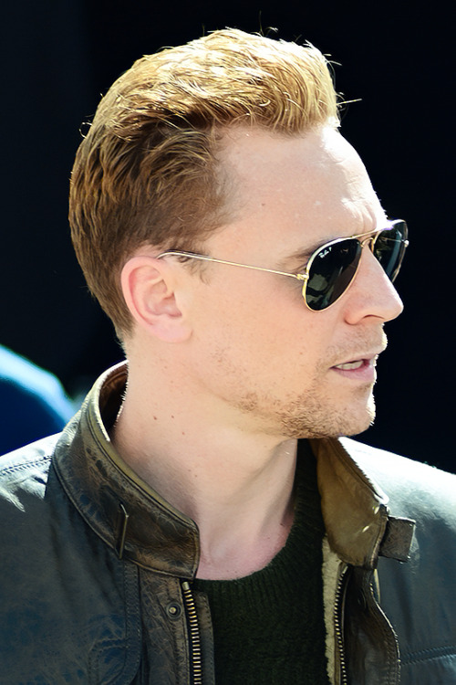 fluturojdallandyshia: Tom Hiddleston filming ‘The Night Manager’ in Hartland on April 15