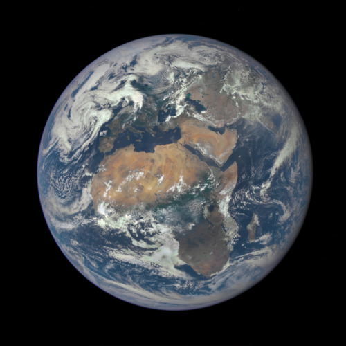 &ldquo;New image of the Earth&rsquo;s full sunlit side, showing Africa and Eurasia&rdquo; on /r/spac