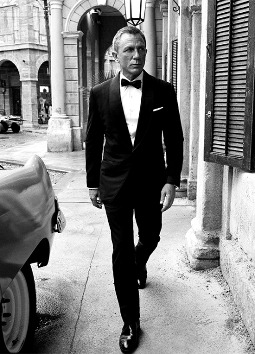 timothyolyphant:DANIEL CRAIG as James Bond// ph. Greg Williams