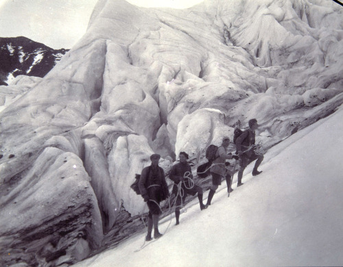 Climbing Sweden&rsquo;s tallest mountain, Kebnekaise.c. 1900.