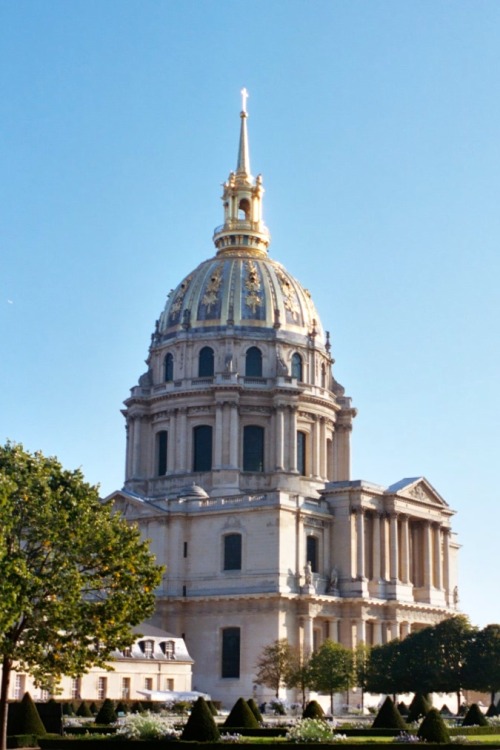 Église du Dôme, Saint-Louis-des-Invalides, Paris, 20005.Rarely has a failed dictator who died in exi