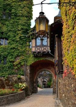 bonitavista:  Cochem, Germany photo via lucille