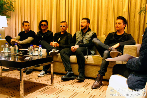 colesong:More interview photos! Matt cut his hair?! I really hope A7X have a great time in Beijing a