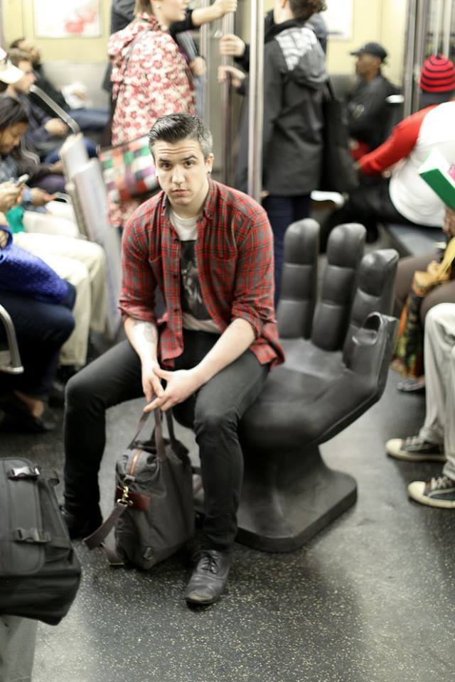 messeng-er:  humansofnewyork:  “Craigslist.”  IF YOU ARE THIS PERSON PLEASE MESSAGE