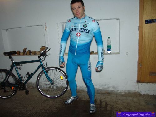 bulgemaster2:  Gaycycling_Christian26_AllDay-FreshenUp