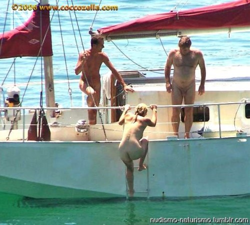 greatsharkengineer: walknude: Climbing onto the boat