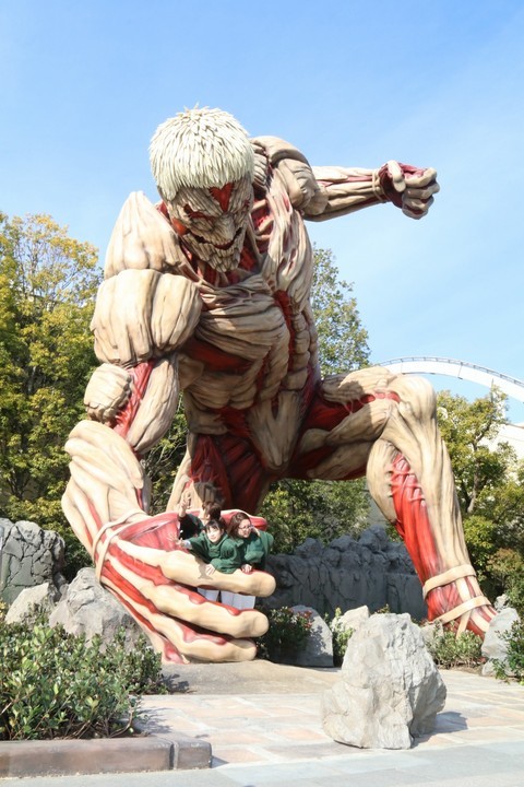 A look inside the SNK THE REAL exhibition at Universal Studios Japan, including the Armored Titan statue, food stand, and souvenir stand!Exhibition Dates: January 13th to June 25th, 2017More on past and current SNK THE REAL || Shingeki no Kyojin News