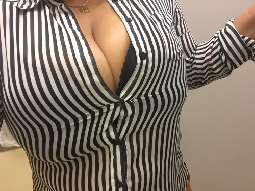 thatmmm: smushedbreasts: Huge breasts stuffed in a tight shirt!! Mmm