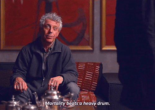 ERIC BOGOSIAN As DANIEL MOLLOY In Interview With The Vampire (2022) || NATASHA LYONNE As NADIA VULVOKOV
