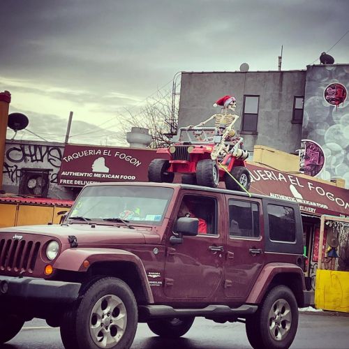 It’s #christmastime in #Bushwick. Have a safe holiday everyone if that’s your jam. ✌✌✌ https://www.i