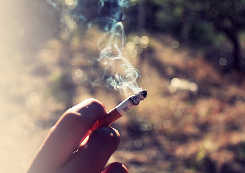 nearbydreams:  De nuevo arrastrada por la nicotina ;((  adiccion