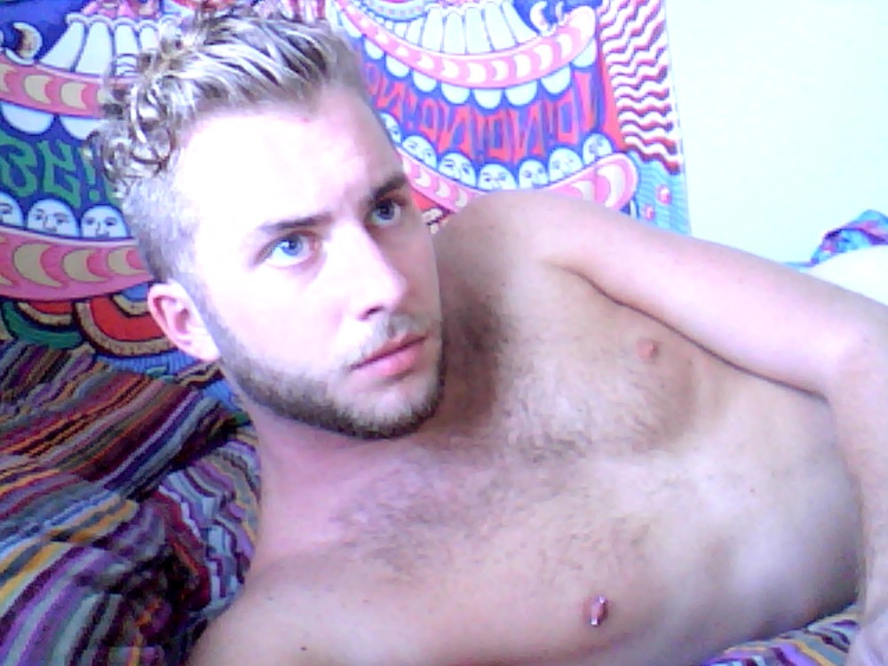 afinidadanalogo:a distant stare for my followers who have wondered what i look like