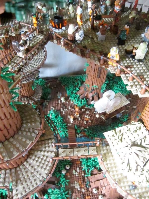 archiemcphee:  LEGO builder KW Vauban create this large and awesomely detailed LEGO