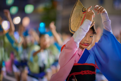 Yatto yatto sa!Quality: smu.gs/1I8OmWW A young dancer with the Shirubaa group offer