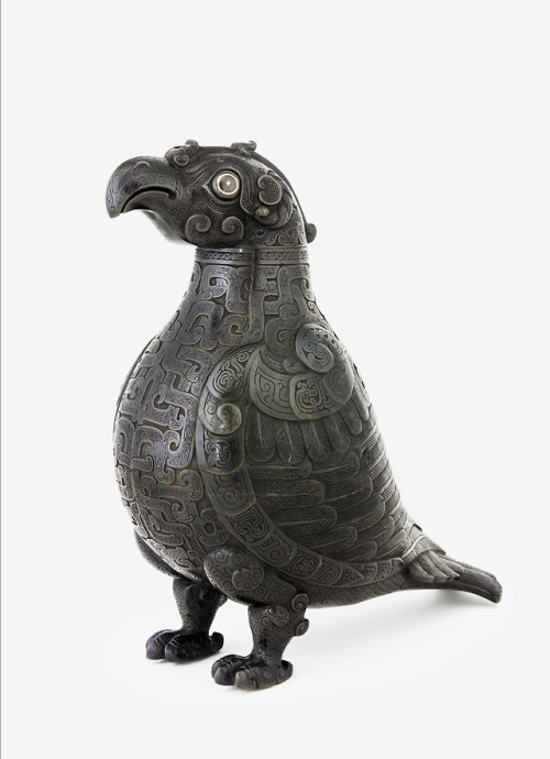 historyarchaeologyartefacts:Lidded ritual wine container (zun) in the form of a bird. Eastern Zhou d