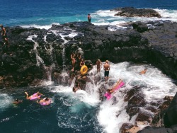 saltyyair-sunkissedhaairr:  maineialoha:  Queens bath - the natural habitat of all Kauaian teenagers  Yes! I’m in this picture haha yes kauai’s natural playground for all kauai teens 