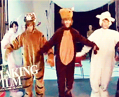 -everdeen:  TVX Cute: Barn Animals Perform “O”-正.反.合.  meanwhile: 