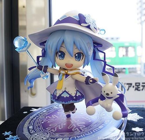 carudamon119: 【かわいすぎ】2014年の雪ミク、魔法少女風の『Magical Snow Ver.』公開！ねんどろいど発売！DIVAモジュールにもなるぞおおおお : オレ的ゲーム