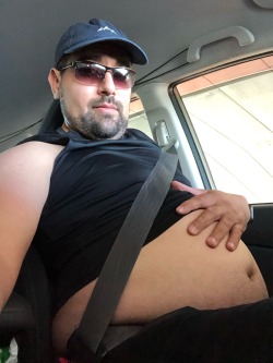 lardgerthanlife:LivingLardge is creating videos, photos of himself wrecking his waistline.