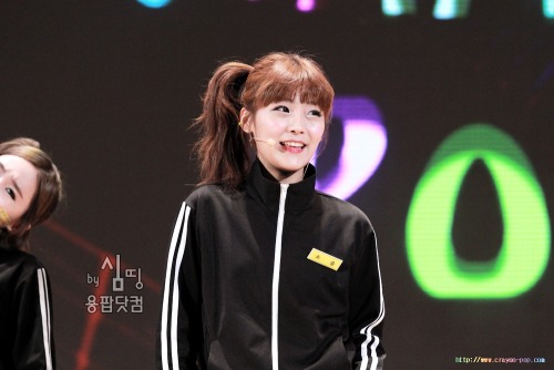fy-crayonpop: Soyul at Lotte World performance 02.03.13