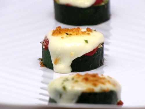 phillygofresh:  Zucchini BitesJazz up your pizza! The next time you want to make mini pizza bagel bites, try using zucchini slices as the crust instead. It’s an easy way to add some more vegetables to your snack routine. Purchase a zucchini from a healthy