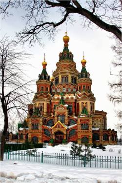 rococo-girls-shrine:  Peter and Paul Cathedral, Peterhof  (Interested in Russia? Follow me!) 