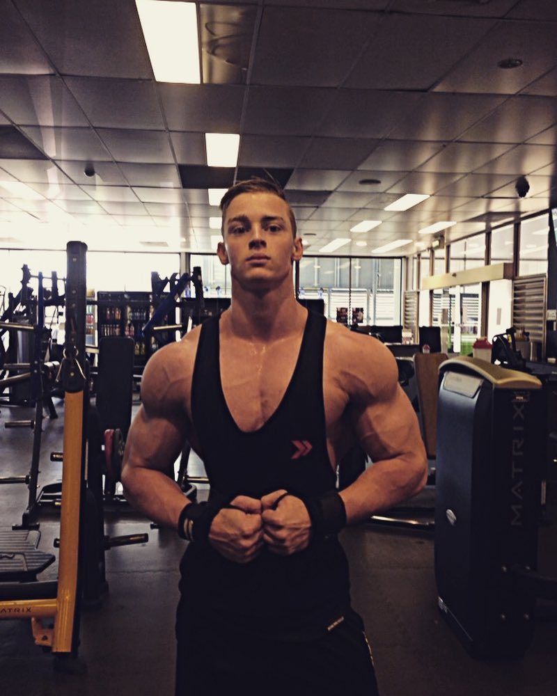 jaqlvmen:  Happy with how things are coming together👌stringer by @notimewheysted