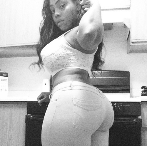 So damn thick! MmmSubmit @str8forts@yahoo.com, adult photos