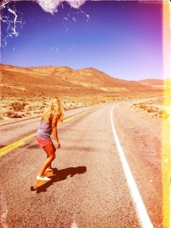 skate-girlz:  Skate girl http://skate-girlz.tumblr.com/