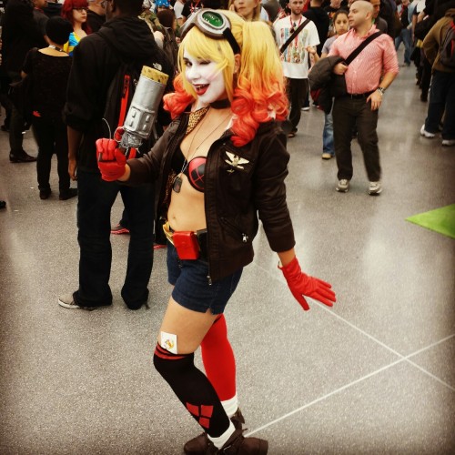sharemycosplay:  You can never get enough Harley Quinn #cosplay right? Bombshell Harley from #NYCC 2013 eekoctober31stgeek:   My Bombshell Harley Quinn cosplay for NYCC yesterday! 