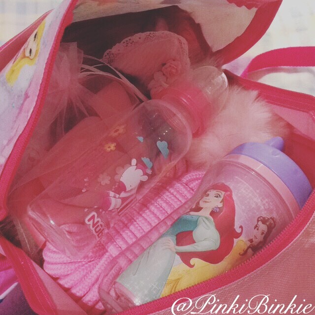 pinkibinkie:  All packed up for seeing my little friend and her daddy🙊💕 