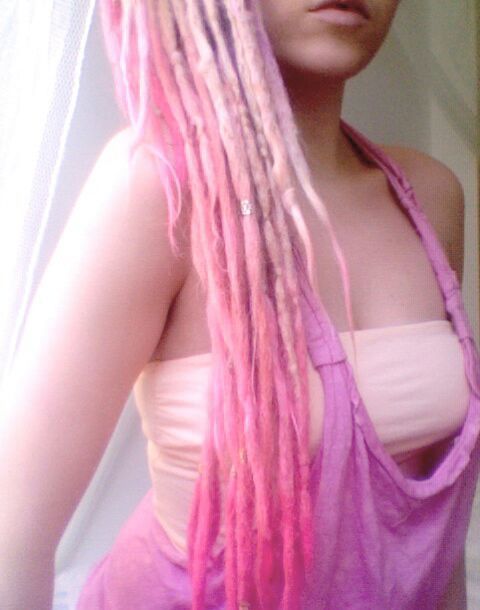 shebleeds-palepink:  she bleeds pale pink 