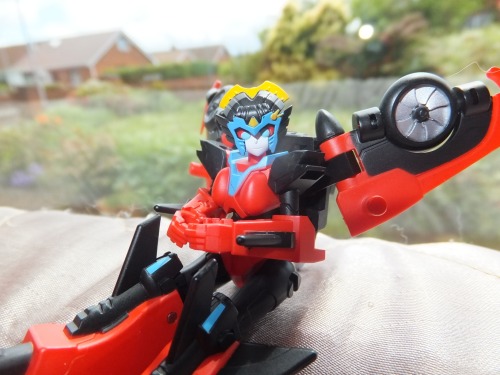 fallyn-r2m: Iron Factory Windblade. They’re amazing, hun. She’s such a great addition an