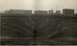 istmos:  Michael Heizer , “Munich Depression”,