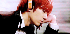  “eung? our hyunseungie is looking too sexy while listening to music..”  