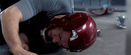 anthohnystark:tonystarkz: Tony Stark + physical pain@zane-garrett