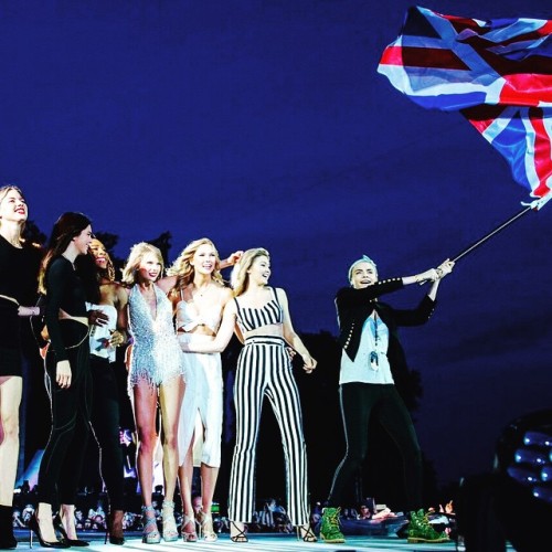 taylorswift: The squad in London. @caradelevingne @kendalljenner @gigihadid @marhunt @serenawilliams